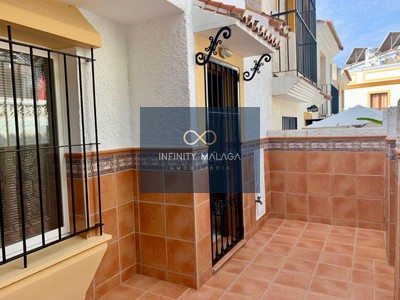 Adosado en venta en Maro, con 2 dormitorios, baño y 2 terrazas