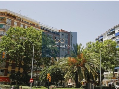 Ático en venta en Malaga, Zona Bailen, con 4 dormitorios, 2 baños, plaza de garaje y terraza