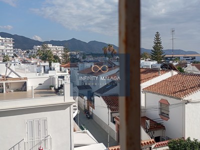 Piso en venta en Nerja, con 3 dormitorios, baño y terraza