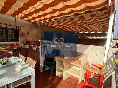 Chalet en venta en Alhaurin De La Torre, con 4 dormitorios, 3 baños, plaza de garaje y terraza