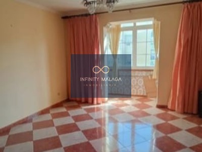 Piso en venta en Malaga, con 3 dormitorios y baño