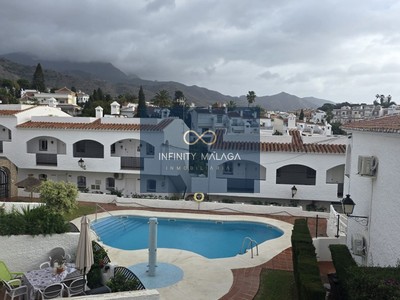 Piso en venta en Nerja, Nerja, con 2 dormitorios, baño, aseo, 2 balcones y terraza