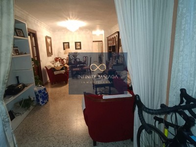 Piso en venta en Malaga, con 4 dormitorios, 2 baños y plaza de garaje