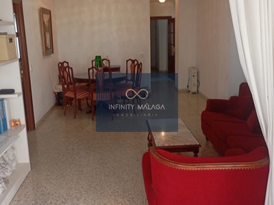 Piso en venta en Malaga, con 4 dormitorios, 2 baños y plaza de garaje