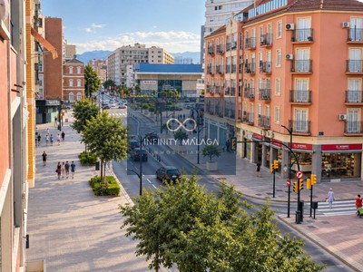 Piso en venta en Malaga, con 4 dormitorios, 2 baños y plaza de garaje