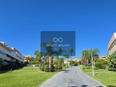 Ático en alquiler en Malaga, Torremolinos, con 3 dormitorios, 2 baños, plaza de garaje y 2 terrazas