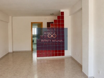 Piso en venta en Malaga, Av Velasquez, con 2 dormitorios, baño y terraza