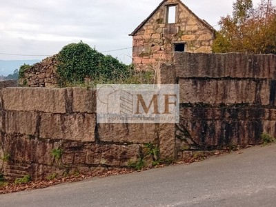 Casa en venta en O Porriño, con terreno