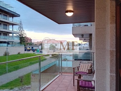 Apartamento en venta en Portonovo, con 2 dormitorios, 2 baños, 2 plazas de garaje y terraza