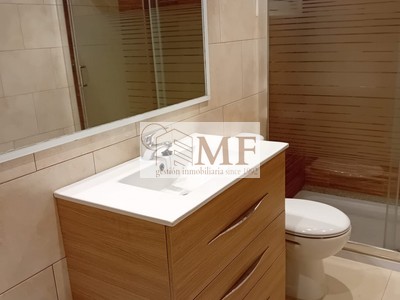 Piso en venta en Vigo, con 4 dormitorios y 2 baños