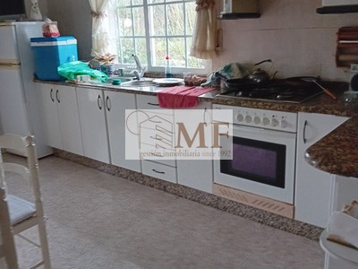 Casa en venta en Ponteareas, con 3 dormitorios, baño y terreno