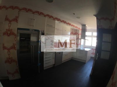 Piso en alquiler en Vigo, Plaza Compostela, con 4 dormitorios, 2 baños y plaza de garaje