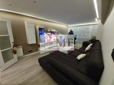 Piso en venta en Vigo, Rua Conde De Torrecedeira, con 3 dormitorios, 2 baños, plaza de garaje y trastero