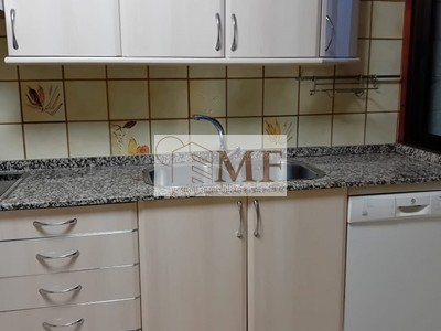 Piso en venta en Vigo, Rua Venezuela, con 5 dormitorios, 3 baños, plaza de garaje y trastero