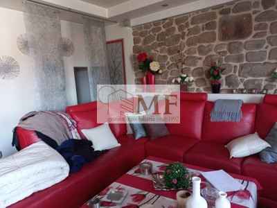 Piso en venta en Tui, Plaza Armada Española, con 4 dormitorios, 2 baños y balcón