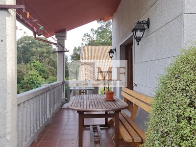 Chalet en venta en Sanxenxo, Dorron, con 4 dormitorios, 5 baños, 3 plazas de garaje y 2 balcones