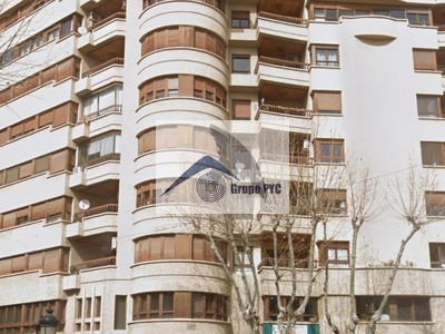 Piso en venta en Centro, con 4 dormitorios, 2 baños y balcón