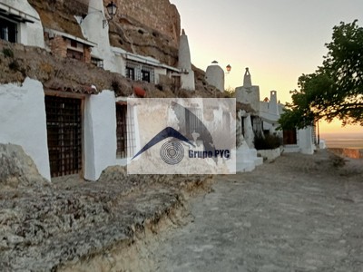 Cueva en venta en Chinchilla De Montearagón, Casa Cueva, Restaurante, Etc .., con 3 dormitorios, 2 aseos y terreno
