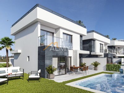 Villa de obra nueva en venta en Los Alcázares, con 3 baños, 3 aseos y terreno