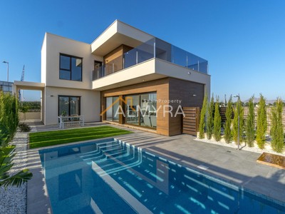 Villa en venta en San Javier, Roda Golf, con 3 dormitorios, 3 baños, aseo y terreno