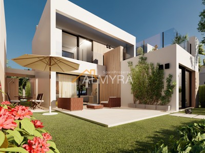Villa de obra nueva en venta en Los Alcázares, Santa Rosalía, con 3 dormitorios, 3 baños, plaza de garaje y terreno
