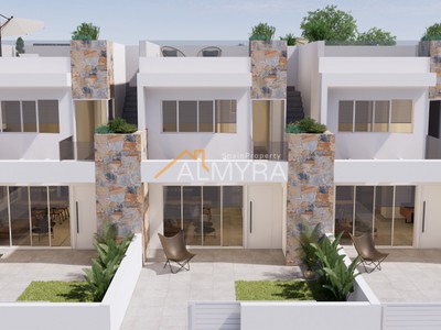 Villa en venta en Orihuela Costa, con 3 dormitorios, 2 baños, plaza de garaje y terreno