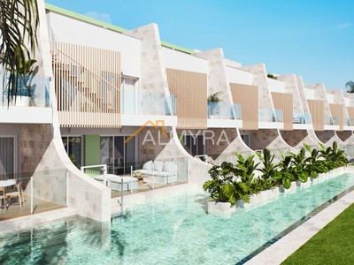 Bungalow en venta en Pilar De La Horadada, con 3 dormitorios, 3 baños y plaza de garaje