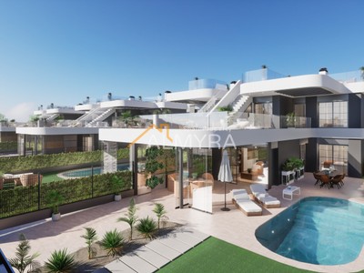Villa en venta en Los Alcázares, con 3 dormitorios, 2 baños, plaza de garaje, trastero, 2 terrazas y terreno