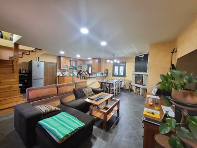 Casa en venta en Ponteareas, con 5 dormitorios, 4 baños, trastero y terreno