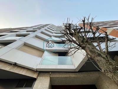 Piso en venta en Vigo (radio Zona Calvario), con 2 dormitorios, 2 baños, plaza de garaje y trastero