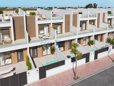 Viviendas con Jardín y Piscina en Venta a un paso del centro de San Pedro del Pinatar, Costa Cálida