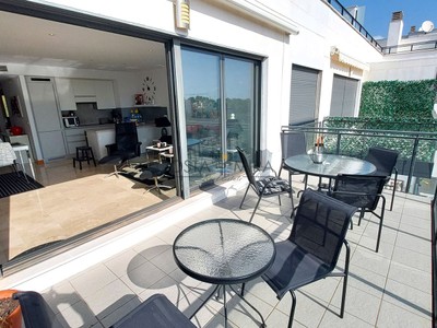 Ático en Lomas de Campoamor con solárium, vistas al mar y piscina infinity