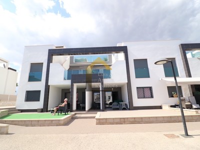 Bungalow en venta en Orihuela Costa, La Zenia, con 2 dormitorios, 2 baños, trastero y 2 terrazas