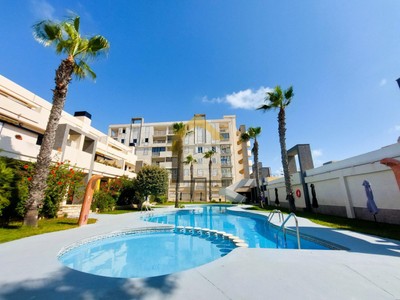 Apartamento en venta en Torrevieja, con 2 dormitorios y baño
