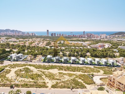 Villa de obra nueva en venta en Finestrat, Sierra Cortina, con 3 dormitorios, 3 baños y terreno