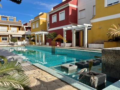 Adosado en venta en Dolores, con 3 dormitorios y 2 baños