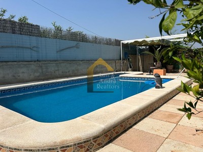 Casa en venta en Orihuela, La Matanza, con 3 dormitorios, baño y terreno