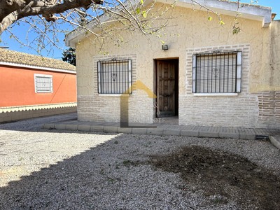 Casa en venta en Orihuela, Los Desamparados, con 4 dormitorios, 2 baños y terreno