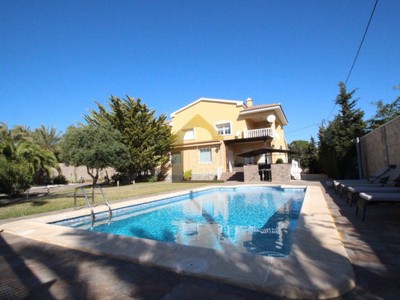 Chalet en venta en Orihuela Costa, Cabo Roig, con 5 dormitorios, 5 baños y terreno