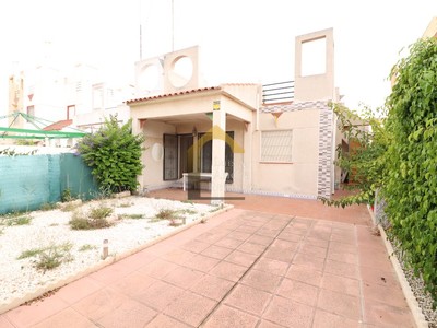 Adosado en venta en Torrevieja, Torreta Iii, con 2 dormitorios y baño