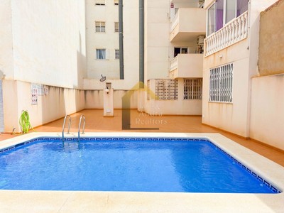 Apartamento en venta en Torrevieja, con 2 dormitorios y baño