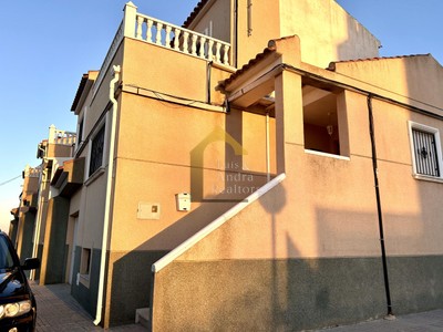 Adosado en venta en Benferri, con 4 dormitorios, 2 baños y aseo