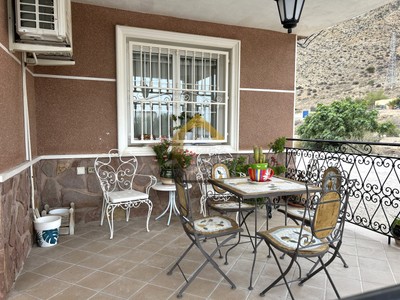 Pareado en venta en Redovan, Barrio De San Carlos, con 3 dormitorios y 2 baños