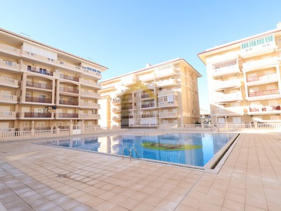 Apartamento en venta en Torrevieja, La Mata, con 3 dormitorios y 2 baños