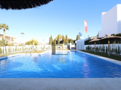 Adosado en venta en Busot, con 3 dormitorios, 2 baños y terreno