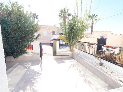 Bungalow en venta en Ciudad Quesada, con 2 dormitorios, baño y trastero