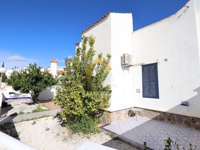 Quad en venta en Orihuela Costa, Playa Flamenca, con 2 dormitorios, 2 baños y terreno
