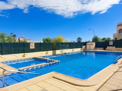 Bungalow en venta en Orihuela Costa, La Florida, con 2 dormitorios, baño y trastero