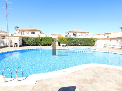 Adosado en venta en Orihuela Costa, Playa Flamenca, con 3 dormitorios, 2 baños y 2 plazas de garaje