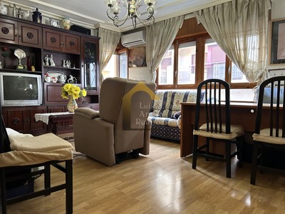 Piso en venta en Orihuela, Centro, con 4 dormitorios, baño, aseo y trastero
